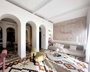 Living room of Study to share in  Valencia Capital  with Air Conditioner and Terrace