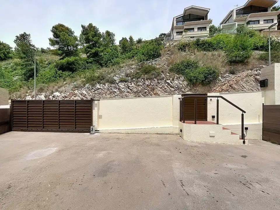 Aparcament de Casa o xalet en venda en Sitges amb Aire condicionat, Calefacció i Jardí privat