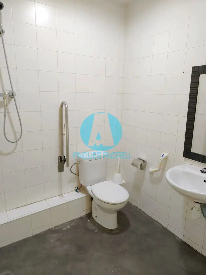 Badezimmer von Geschaftsraum zur Miete in Mataró