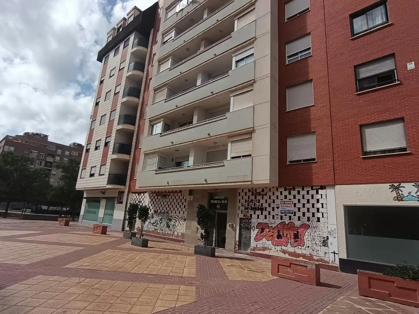 Vista exterior de Local en venda en Murcia amb Aire condicionat