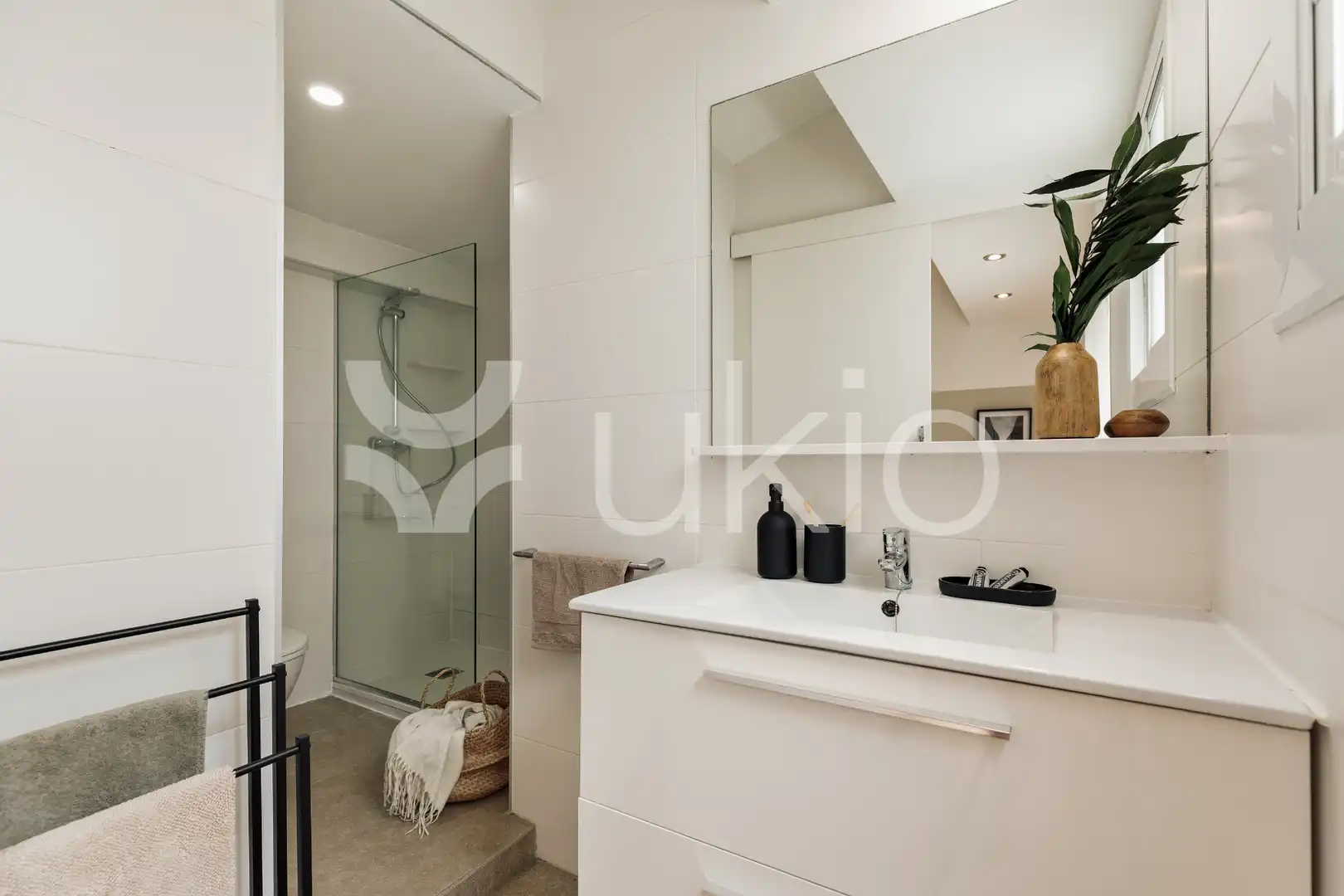 Baño de Apartamento de alquiler en Barcelona con Aire acondicionado, Calefacción y Terraza