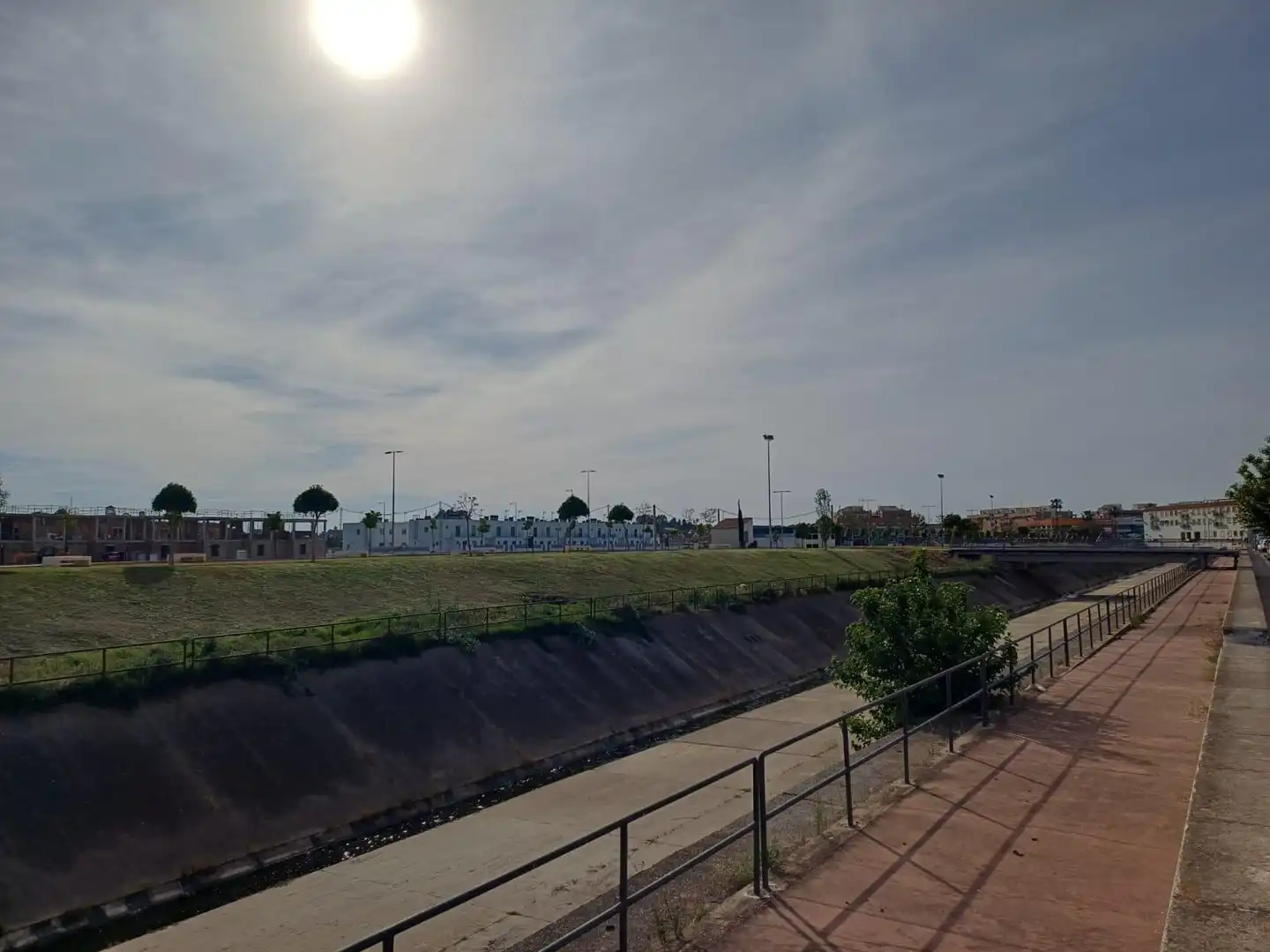 Außenansicht von Einfamilien-Reihenhaus zum Verkauf in Coria del Río