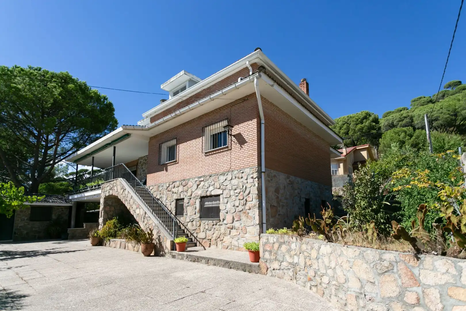 Vista exterior de Casa o xalet en venda en Valdemaqueda amb Jardí privat i Traster