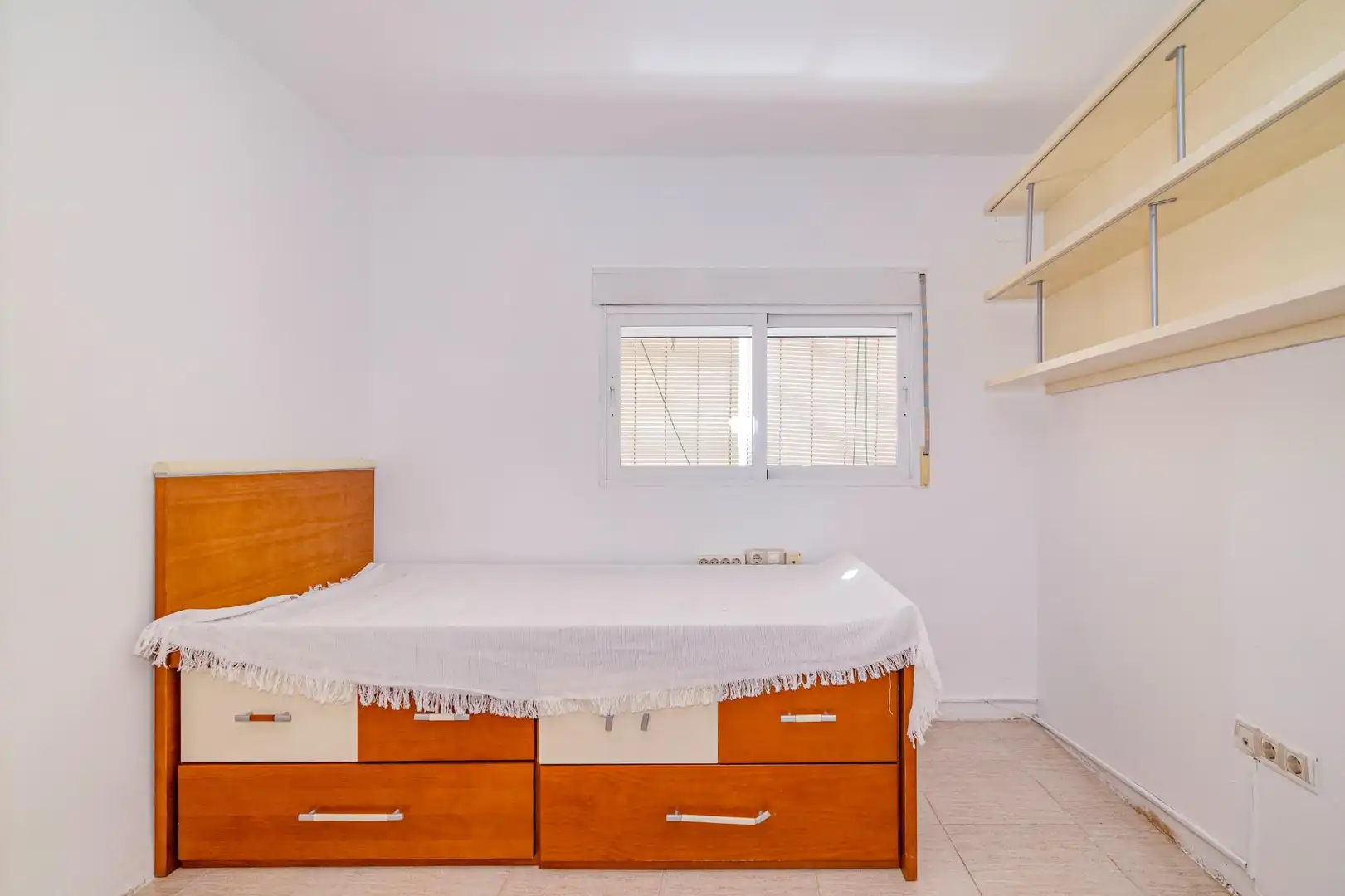Bedroom of Flat for sale in Granada  with Air Conditioner and Balcony