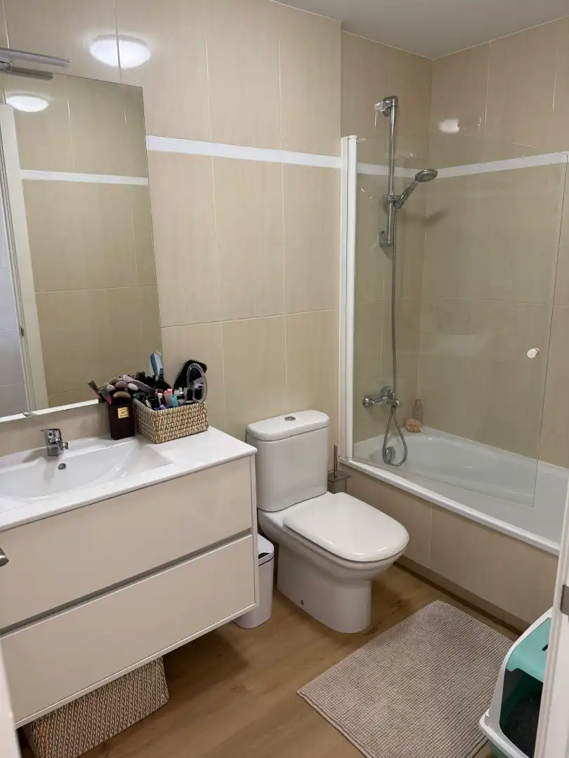 Badezimmer von Wohnung zum Verkauf in A Coruña Capital  mit Heizung, Abstellraum und Möbliert