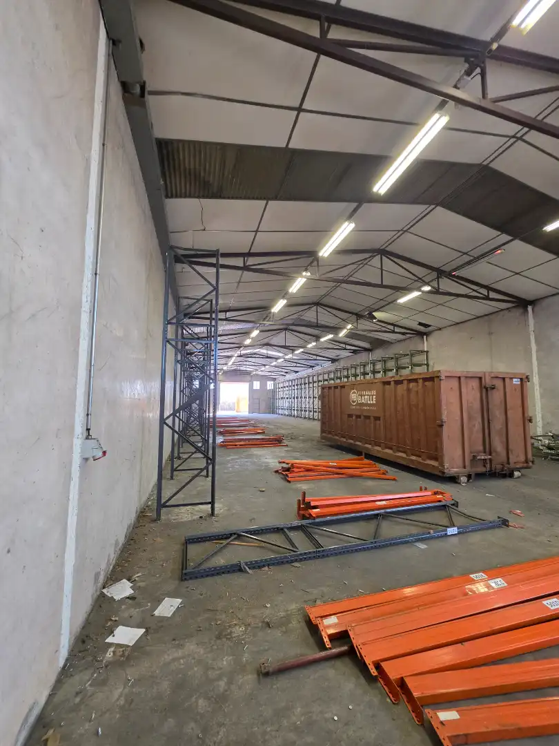 Fabrikhallen zur Miete in Canovelles