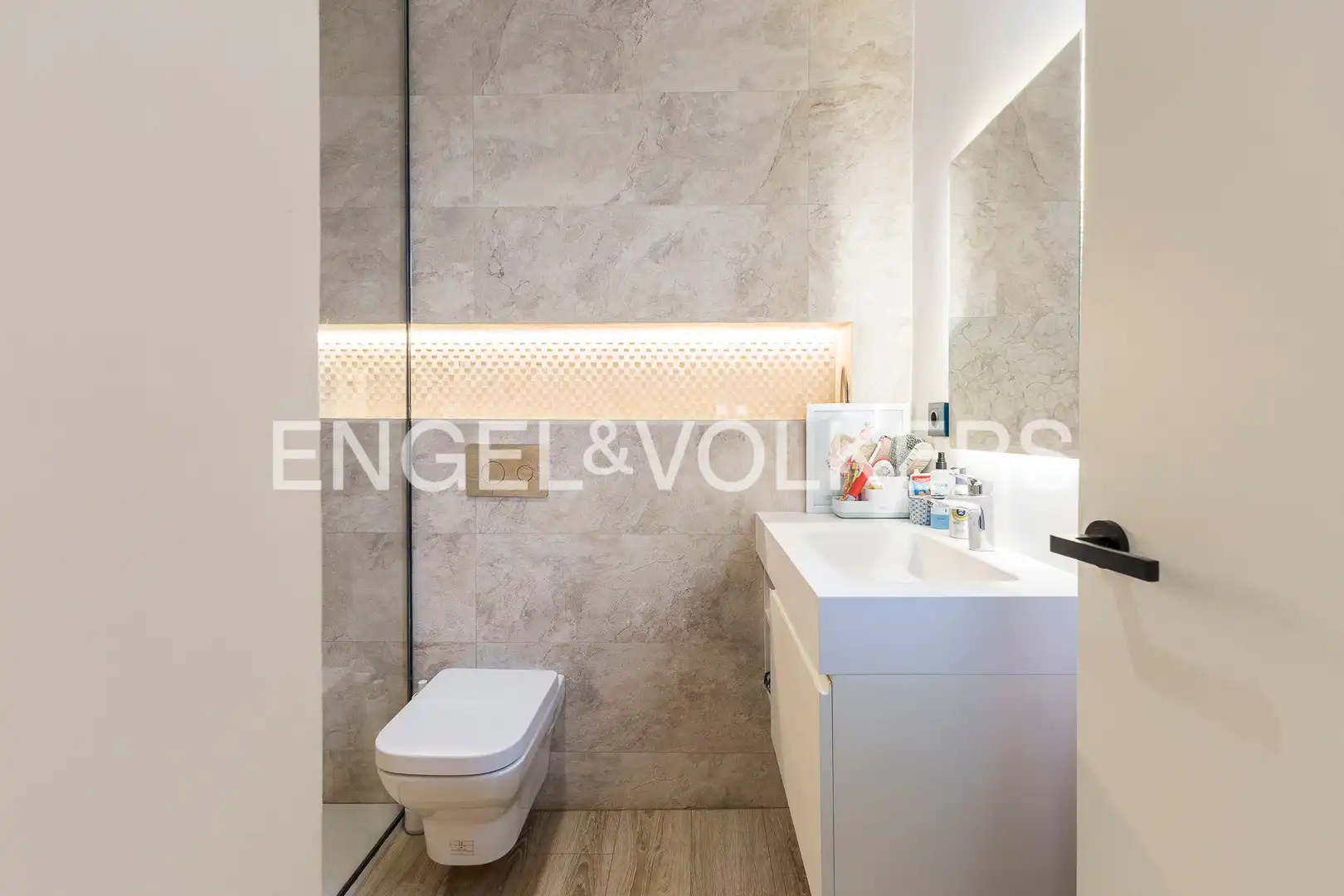 Bathroom of Flat for sale in Barcelona  with Air Conditioner, Heating and Balcony