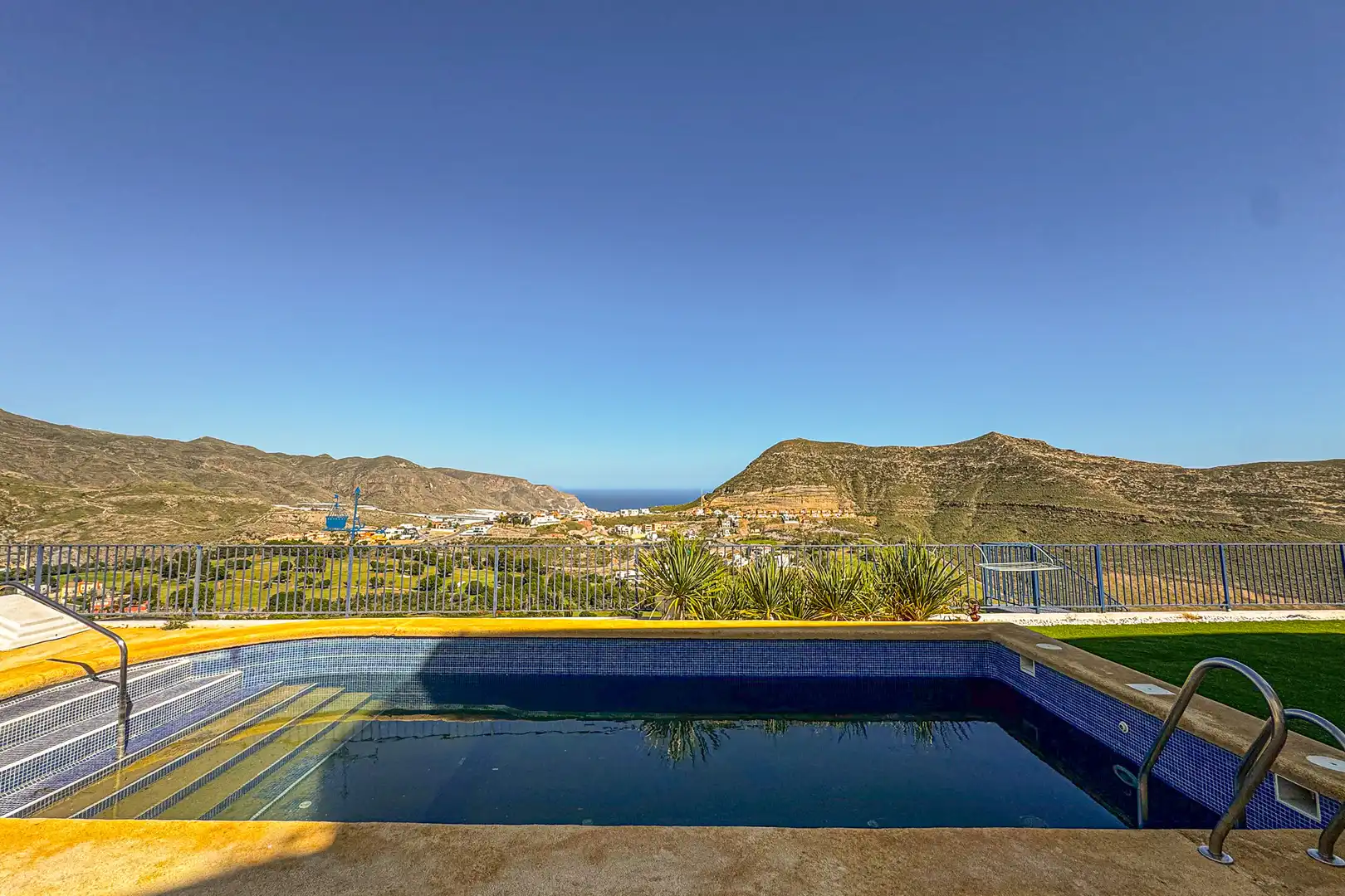 Piscina de Casa o chalet en venta en Vícar con Aire acondicionado, Calefacción y Terraza