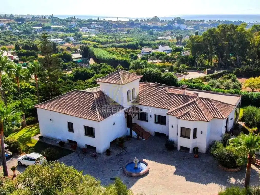 Vista exterior de Casa o chalet en venta en Rincón de la Victoria con Jardín privado, Terraza y Piscina