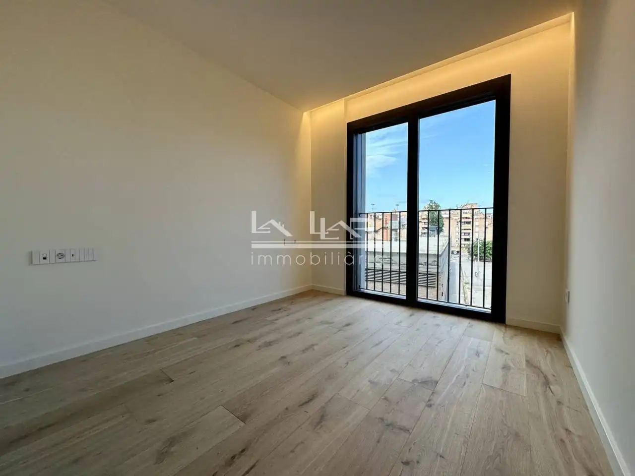 Bedroom of Flat for rent in Vic  with Air Conditioner, Heating and Parquet flooring