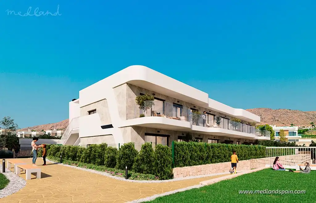 Appartement compact avec piscine à vendre à Golf Bahía
