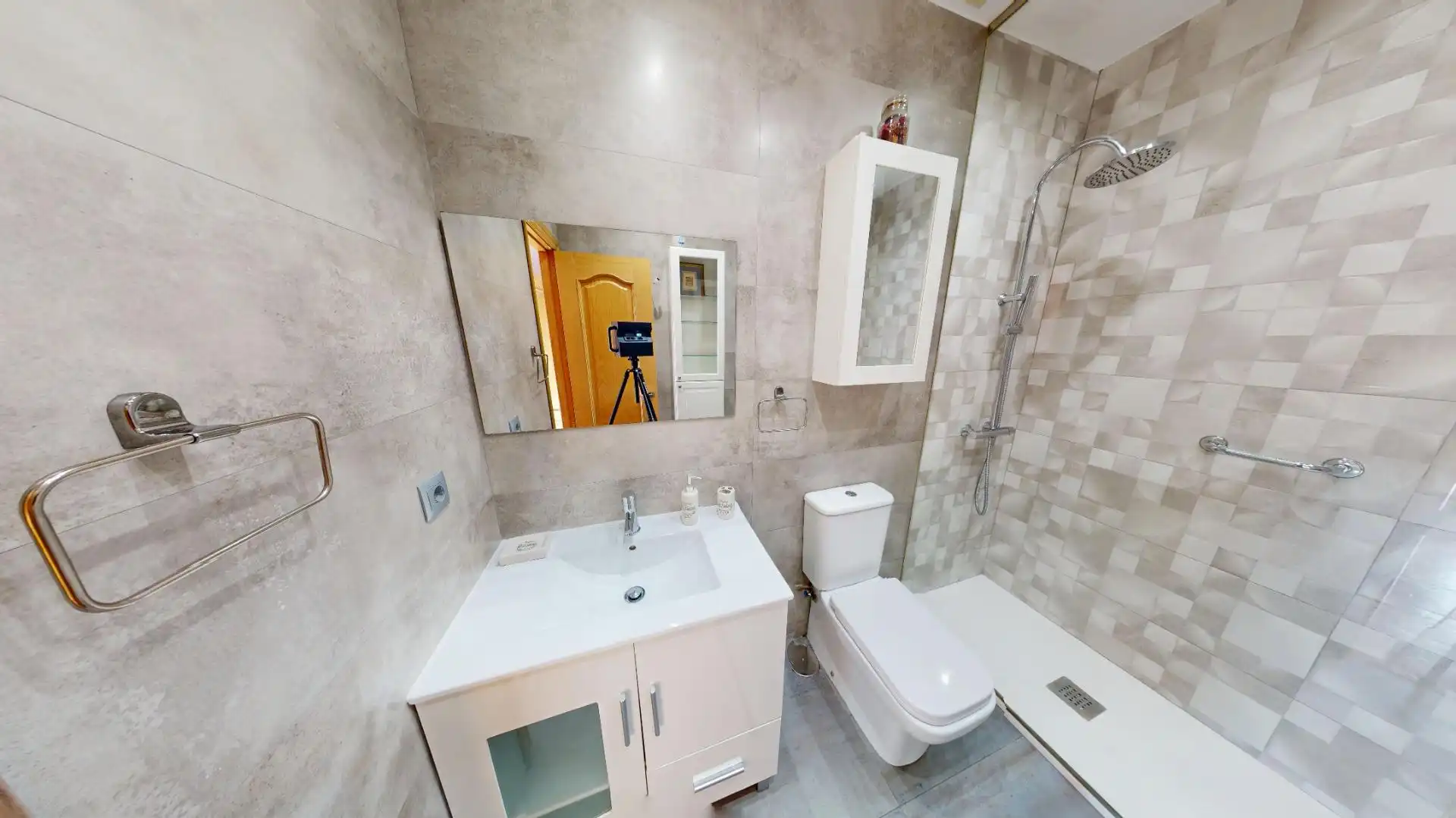 Baño de Casa adosada en venta en El Molar (Madrid) con Calefacción, Jardín privado y Terraza