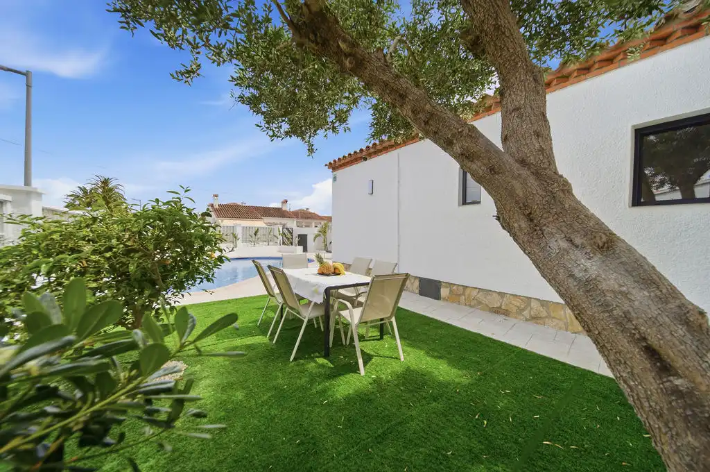 Casa con piscina en venta en Carrer Alberes, imagen 8