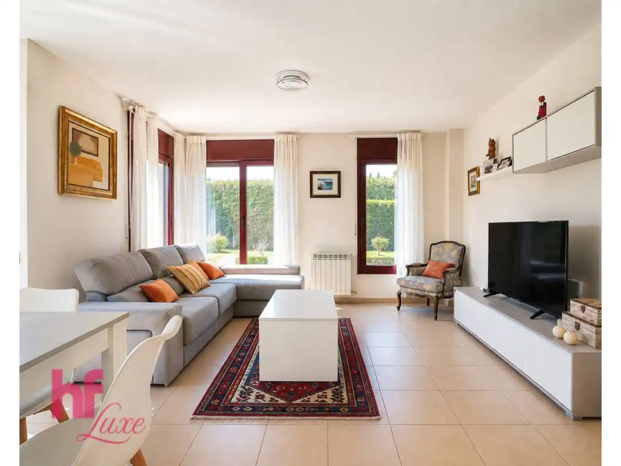 Sala de estar de Casa adosada en venta en Lliçà de Vall con Aire acondicionado, Calefacción y Jardín privado