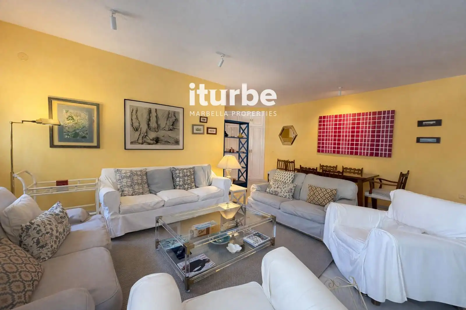 Sala de estar de Piso de alquiler en Marbella con Aire acondicionado, Terraza y Piscina