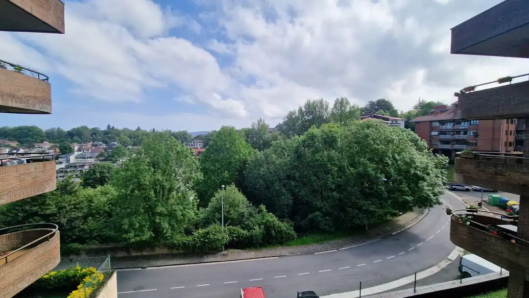 Außenansicht von Wohnung zum Verkauf in Donostia - San Sebastián  mit Heizung, Terrasse und Balkon