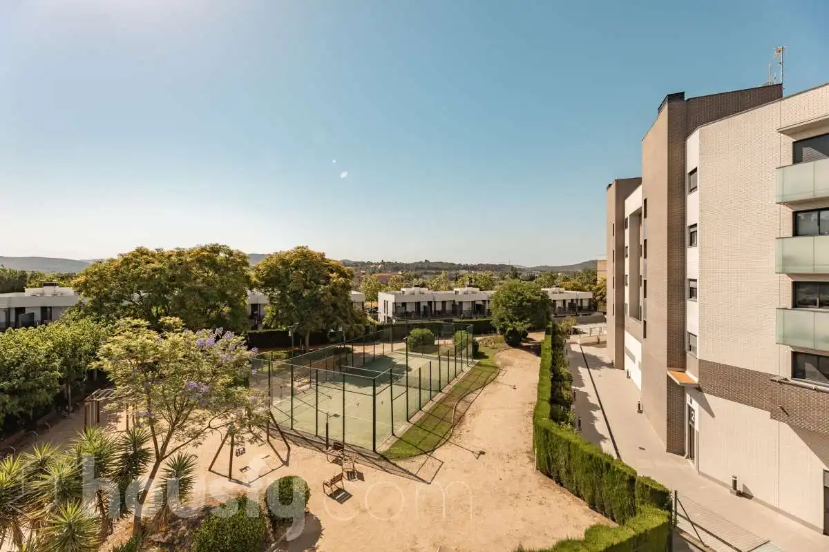 Vista exterior de Pis en venda en Vilafranca del Penedès amb Aire condicionat, Calefacció i Jardí privat