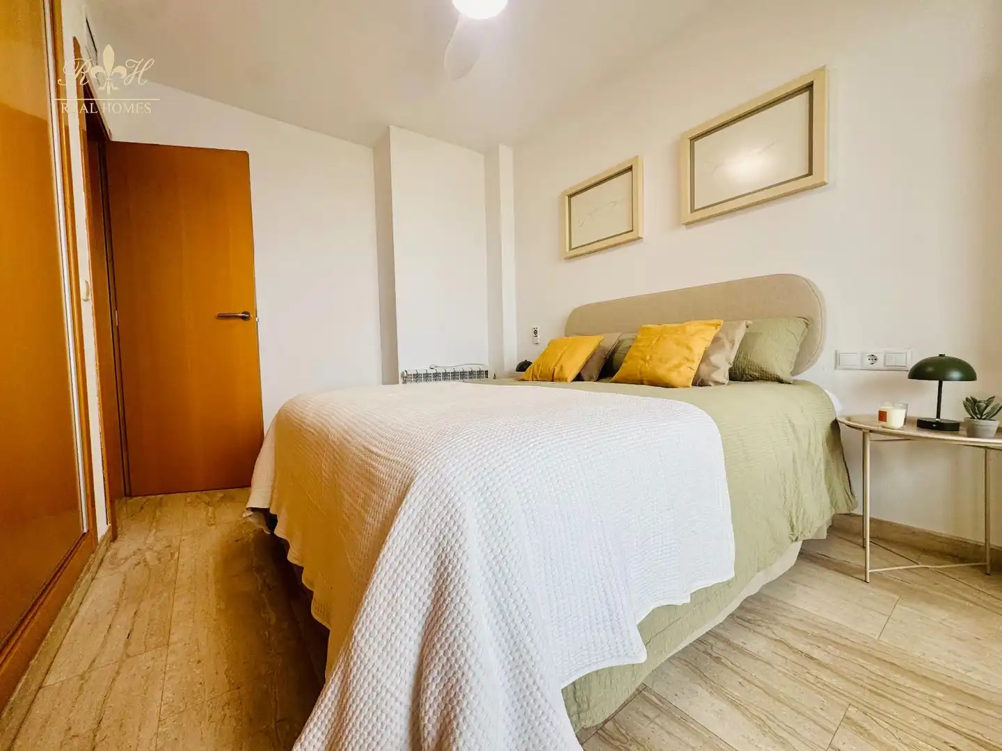 Schlafzimmer von Wohnung zur Miete in Benidorm mit Klimaanlage, Heizung und Schwimmbad