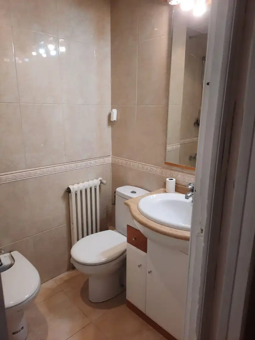 Baño de Piso de alquiler en Zaragoza con Calefacción, Amueblado y Horno