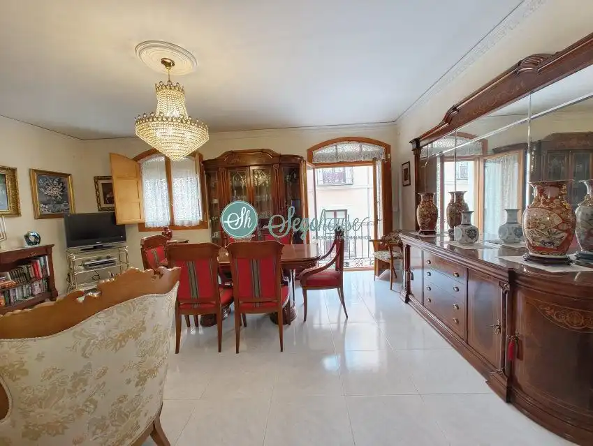 Comedor de Piso en venta en Segovia con Calefacción, Trastero y Balcón