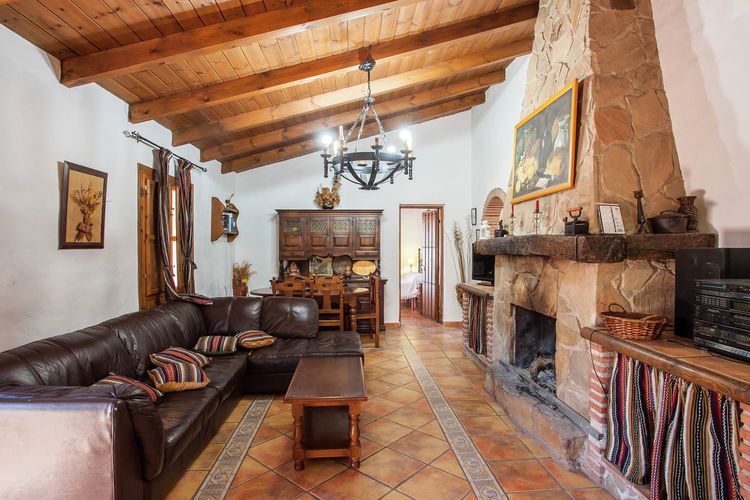 Sala d'estar de Finca rústica de lloguer en Antequera amb Aire condicionat, Jardí privat i Terrassa