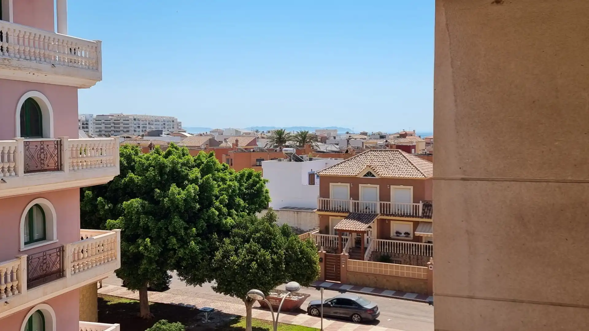 Vista exterior de Apartament en venda en Roquetas de Mar amb Aire condicionat, Parquet i Terrassa