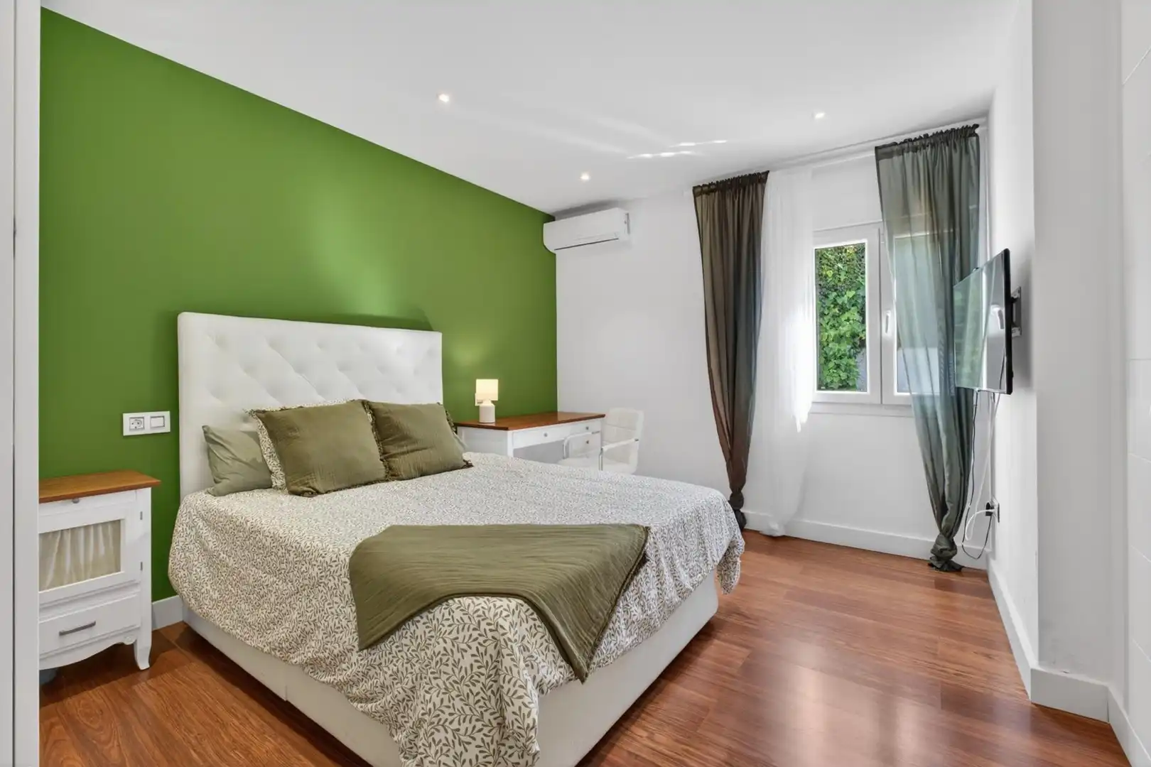 Dormitori de Casa o xalet en venda en Alhaurín de la Torre amb Aire condicionat, Calefacció i Jardí privat