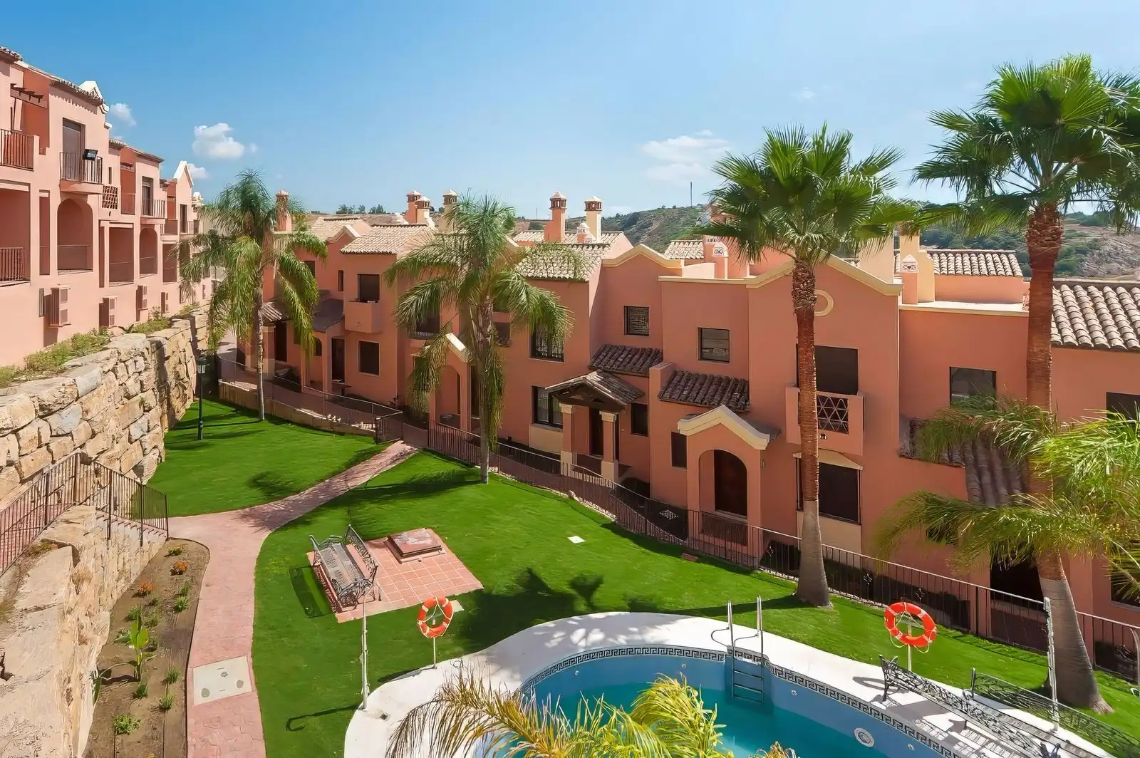 Vista exterior de Casa adosada en venta en Estepona con Aire acondicionado, Amueblado y Horno