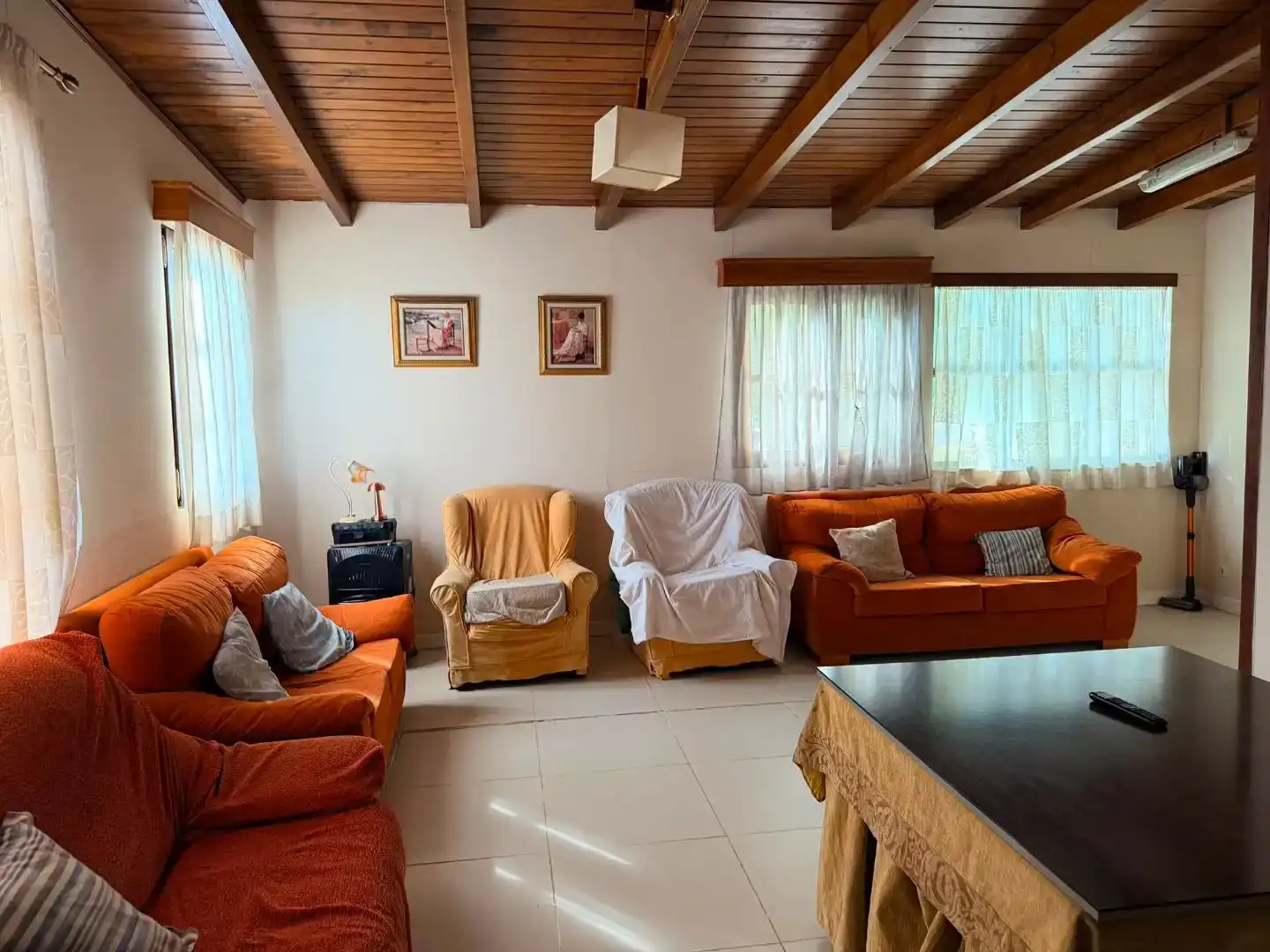 Sala d'estar de Casa o xalet en venda en Castilblanco de los Arroyos amb Aire condicionat i Piscina