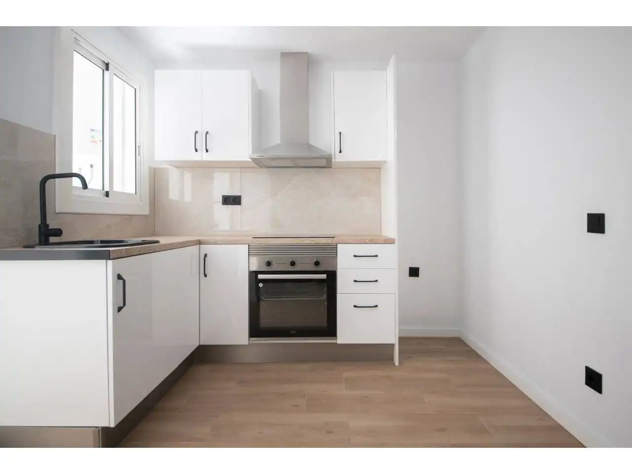 Kitchen of Study for sale in Barcelona  with Air Conditioner, Heating and Parquet flooring