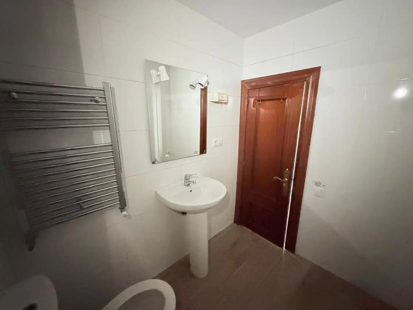 Bany de Pis en venda en Oviedo  amb Calefacció