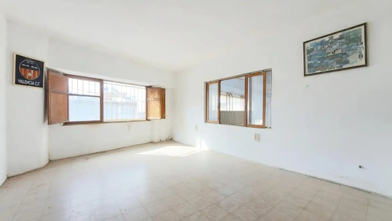 Wohnzimmer von Fabrikhallen zum Verkauf in Puçol
