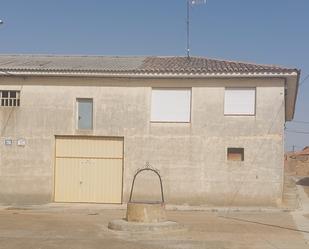 Vista exterior de Casa o xalet en venda en Barcial de la Loma amb Terrassa i Balcó