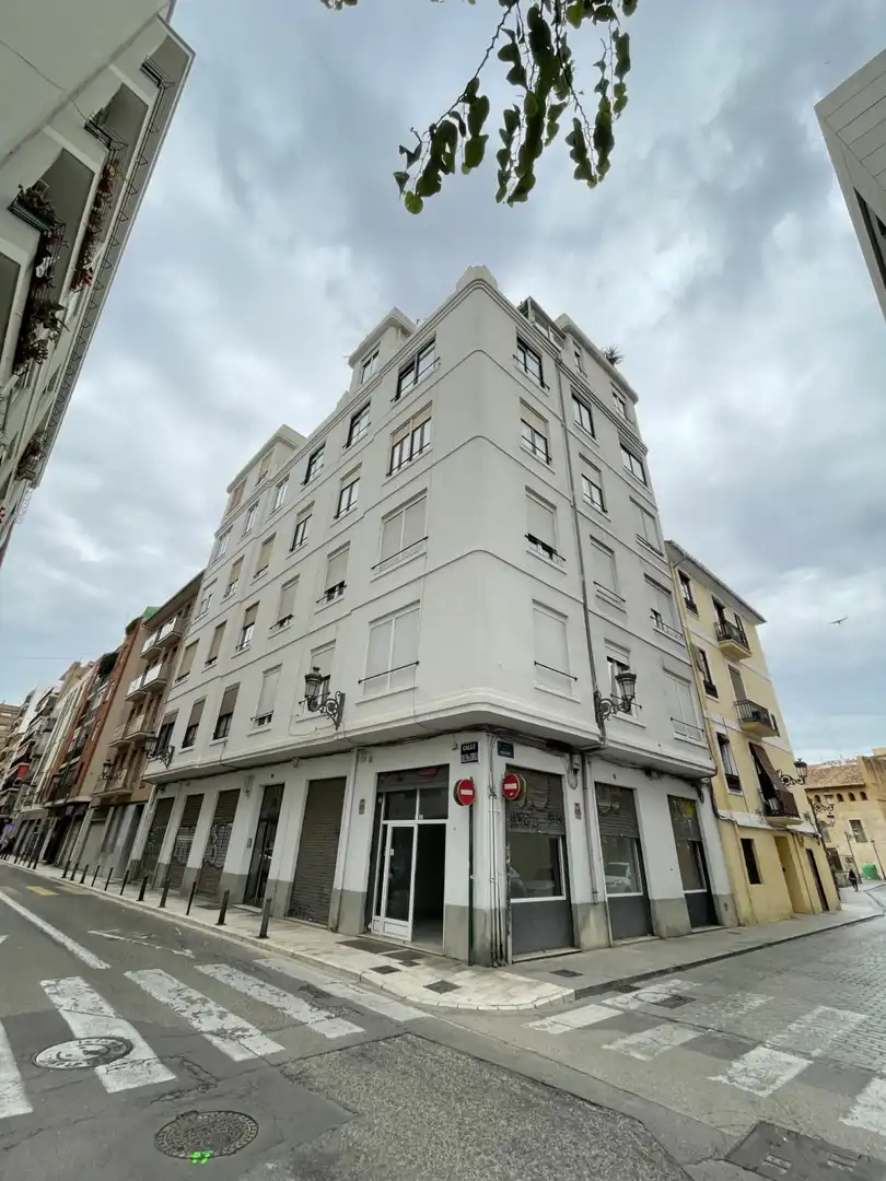 Vista exterior de Local en venda en Valencia