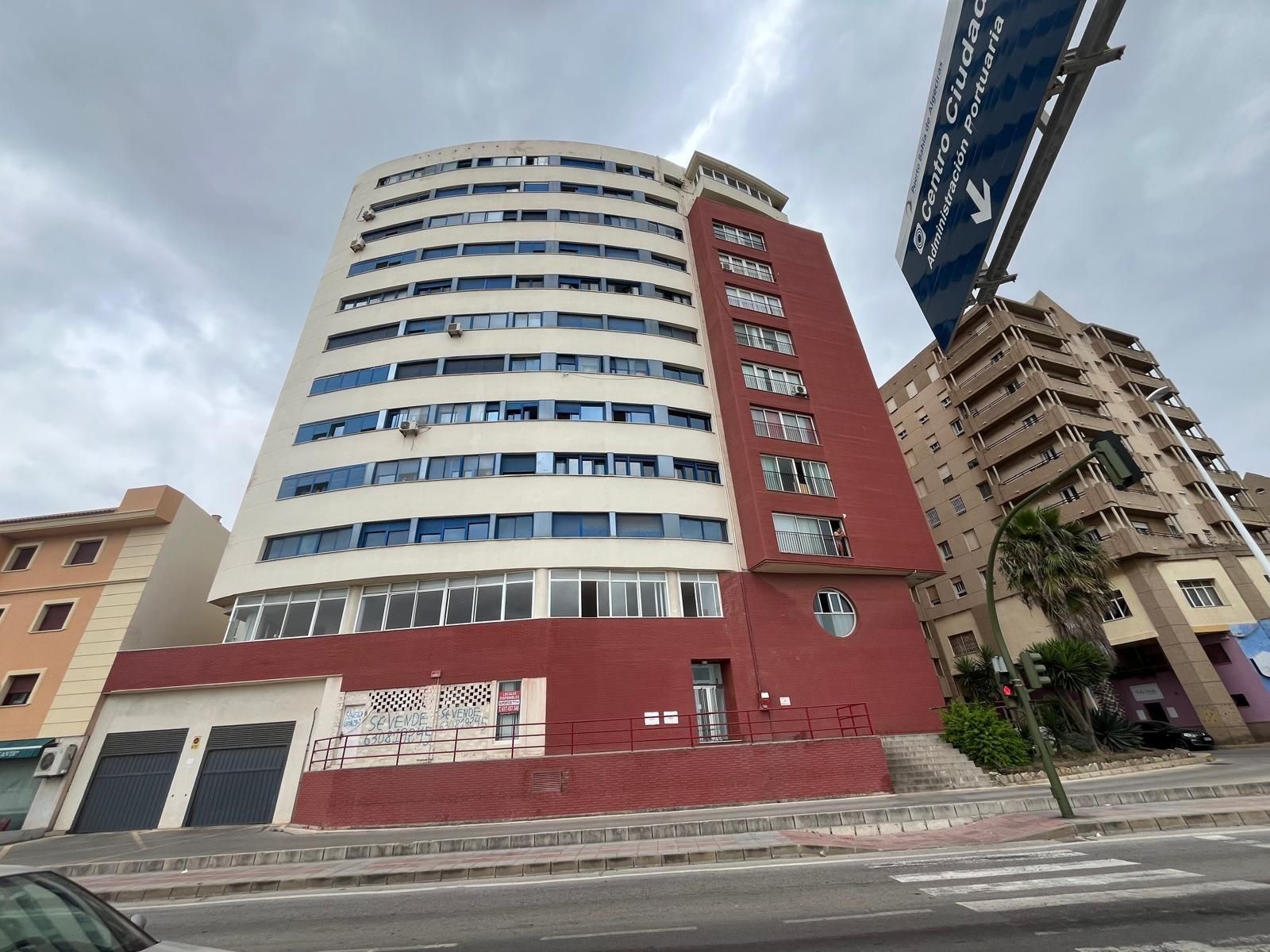 Exterior view of Flat for sale in Algeciras  with Air Conditioner