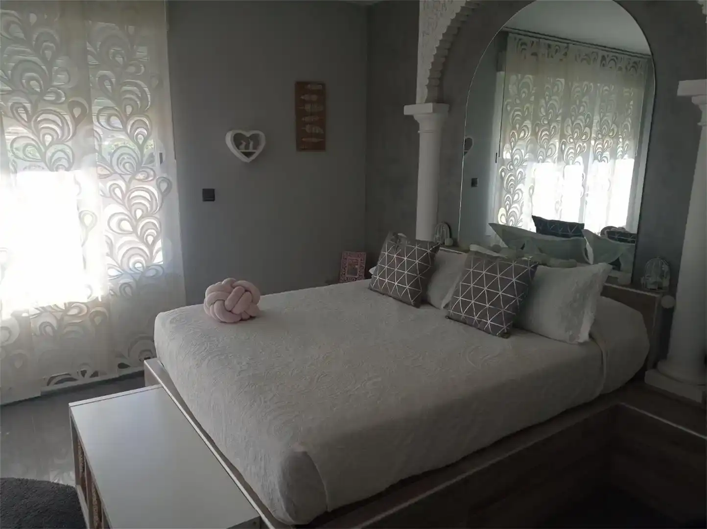 Dormitori de Casa adosada en venda en Alfarnate amb Jardí privat, Traster i Moblat