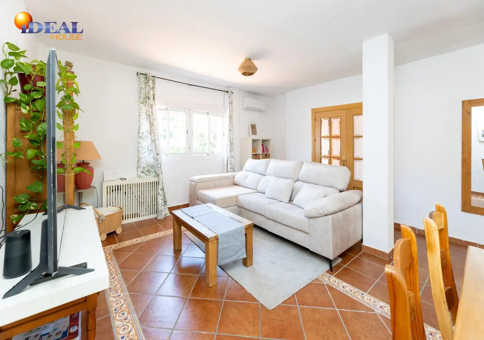 Living room of Detached homes for sale in La Zubia  with Air Conditioner, Heating and Private garden