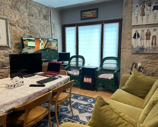 Sala d'estar de Pis en venda en Santiago de Compostela 