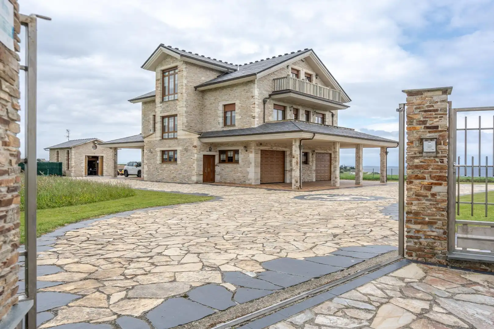 Houses for sale in Castropol