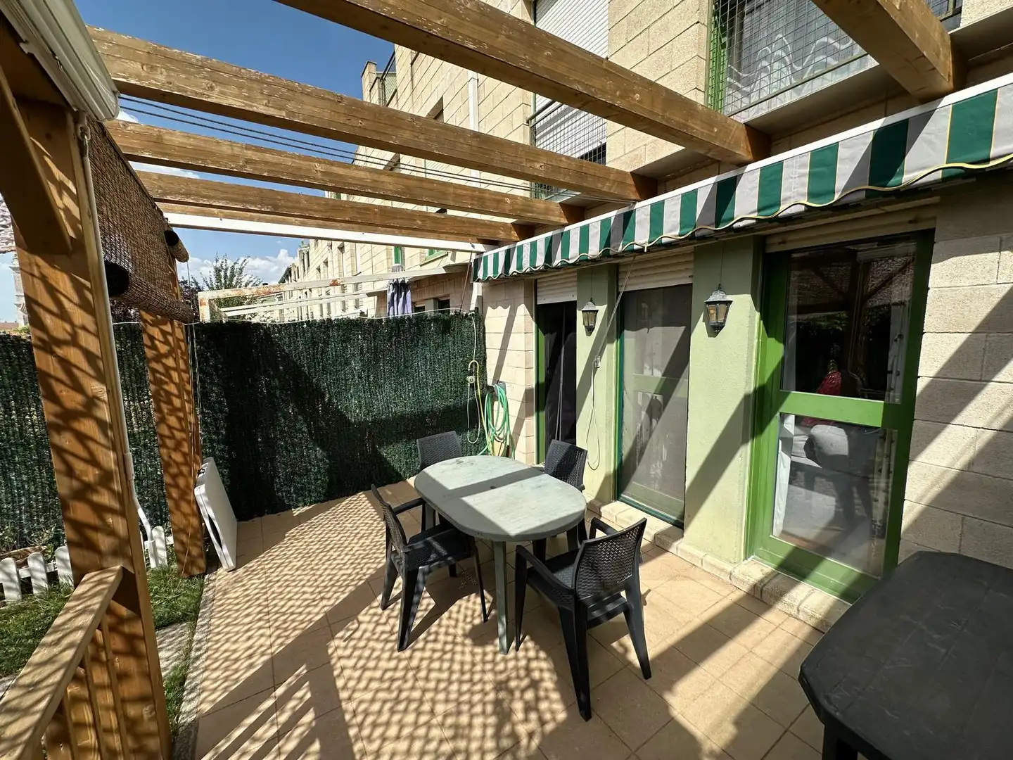 Terrassa de Casa adosada en venda en Villagonzalo Pedernales amb Calefacció, Jardí privat i Terrassa