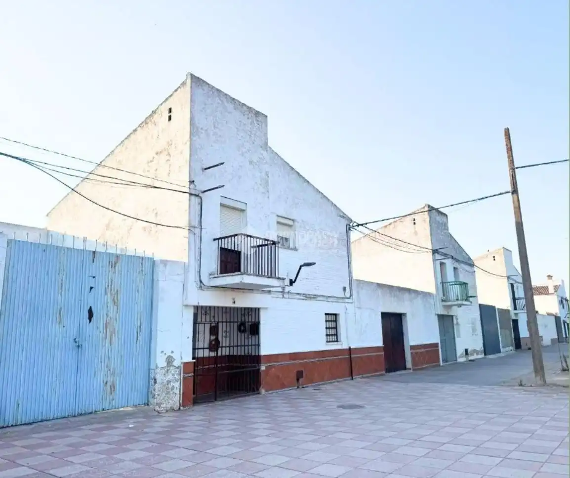 Vista exterior de Casa o chalet en venta en Las Cabezas de San Juan con Terraza