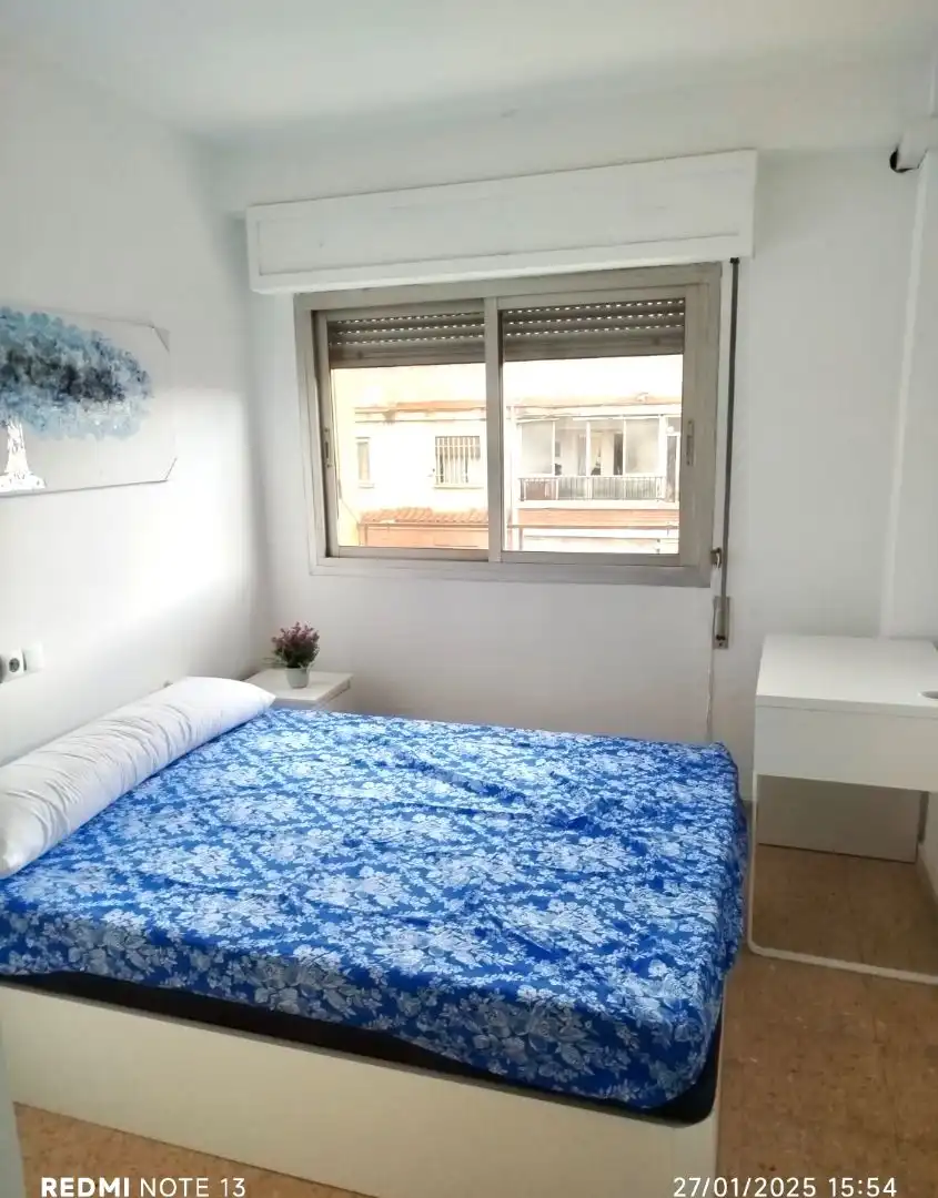 Bedroom of Flat for share in Rascanya