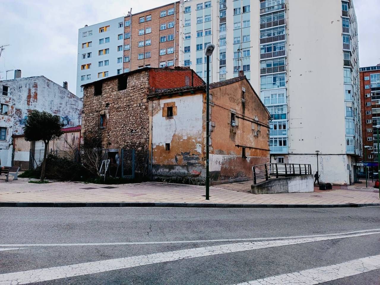 Vista exterior de Casa adosada en venda en Burgos Capital