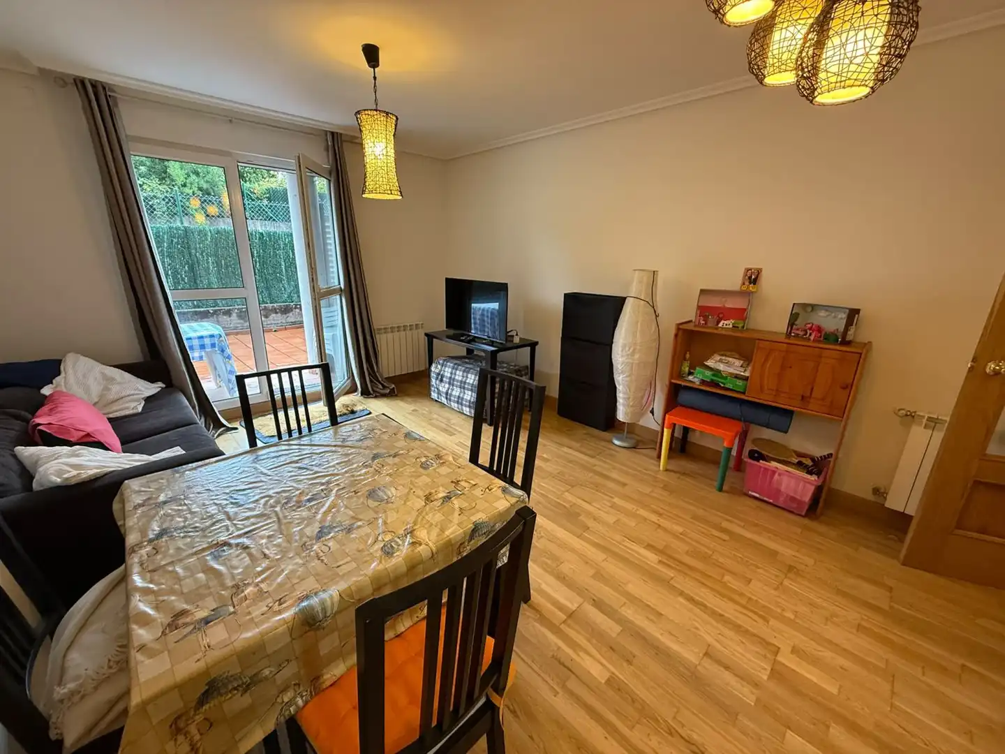 Sala de estar de Piso en venta en Hazas de Cesto con Calefacción, Terraza y Piscina comunitaria