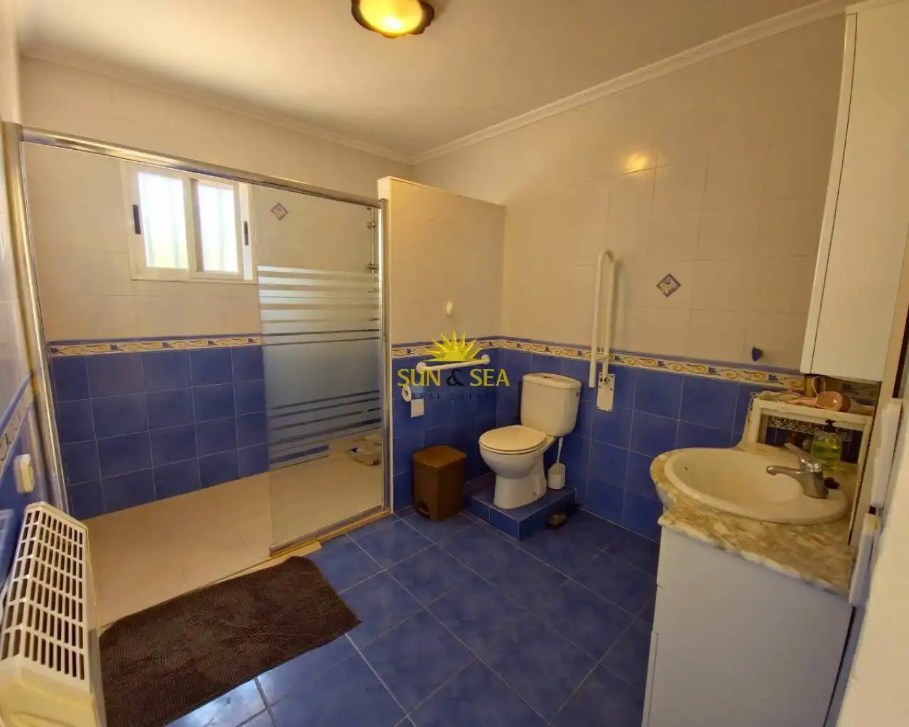 Baño de Casa o chalet en venta en Crevillent con Aire acondicionado, Calefacción y Jardín privado