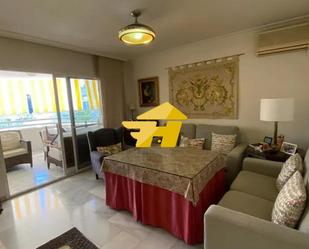 Sala d'estar de Pis de lloguer en Málaga Capital amb Aire condicionat, Jardí privat i Piscina