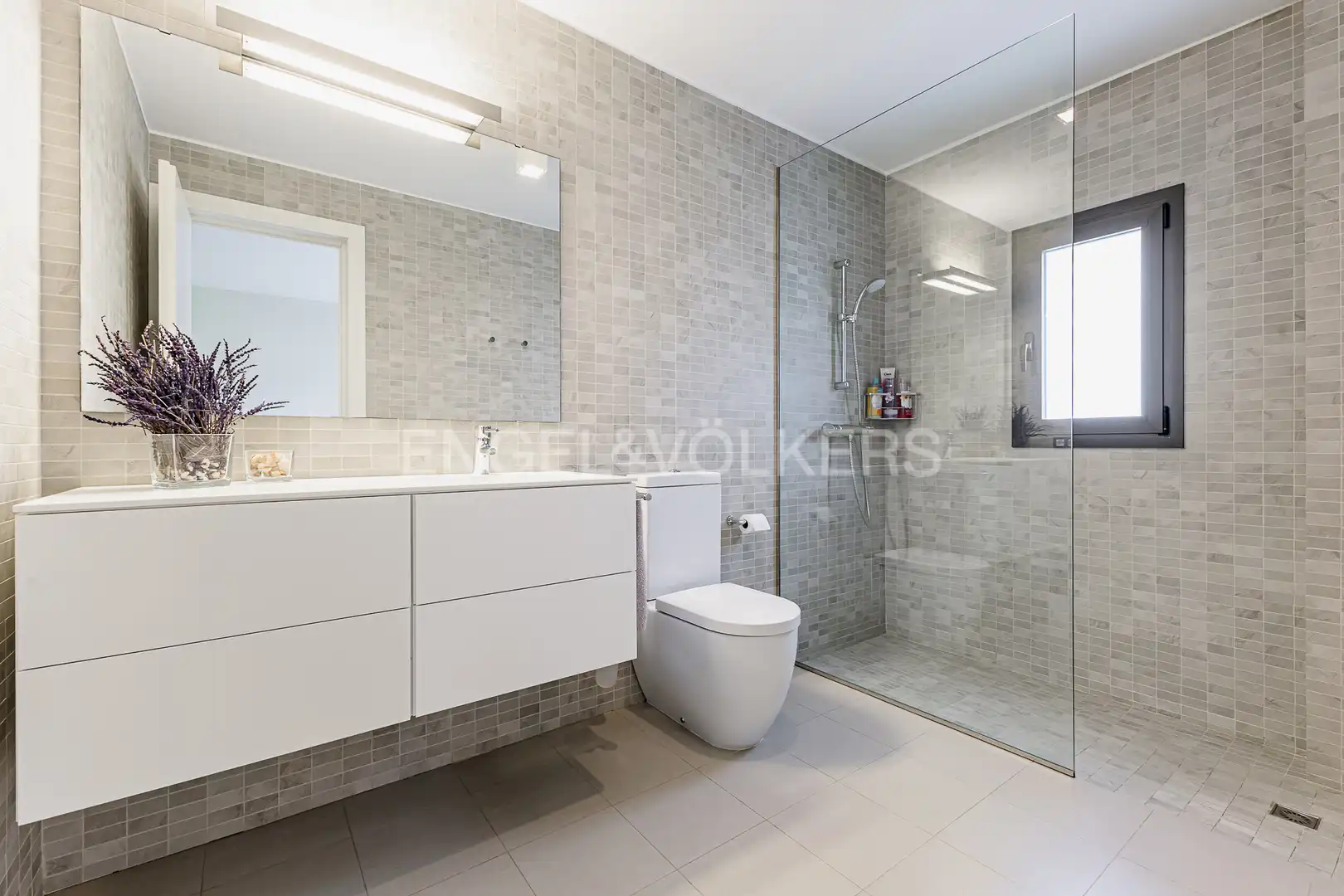 Badezimmer von Country house zum Verkauf in Torelló mit Klimaanlage, Heizung und Privatgarten