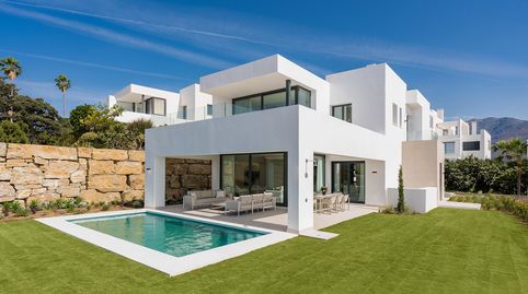 Villas en primera línea de golf en Estepona Golf