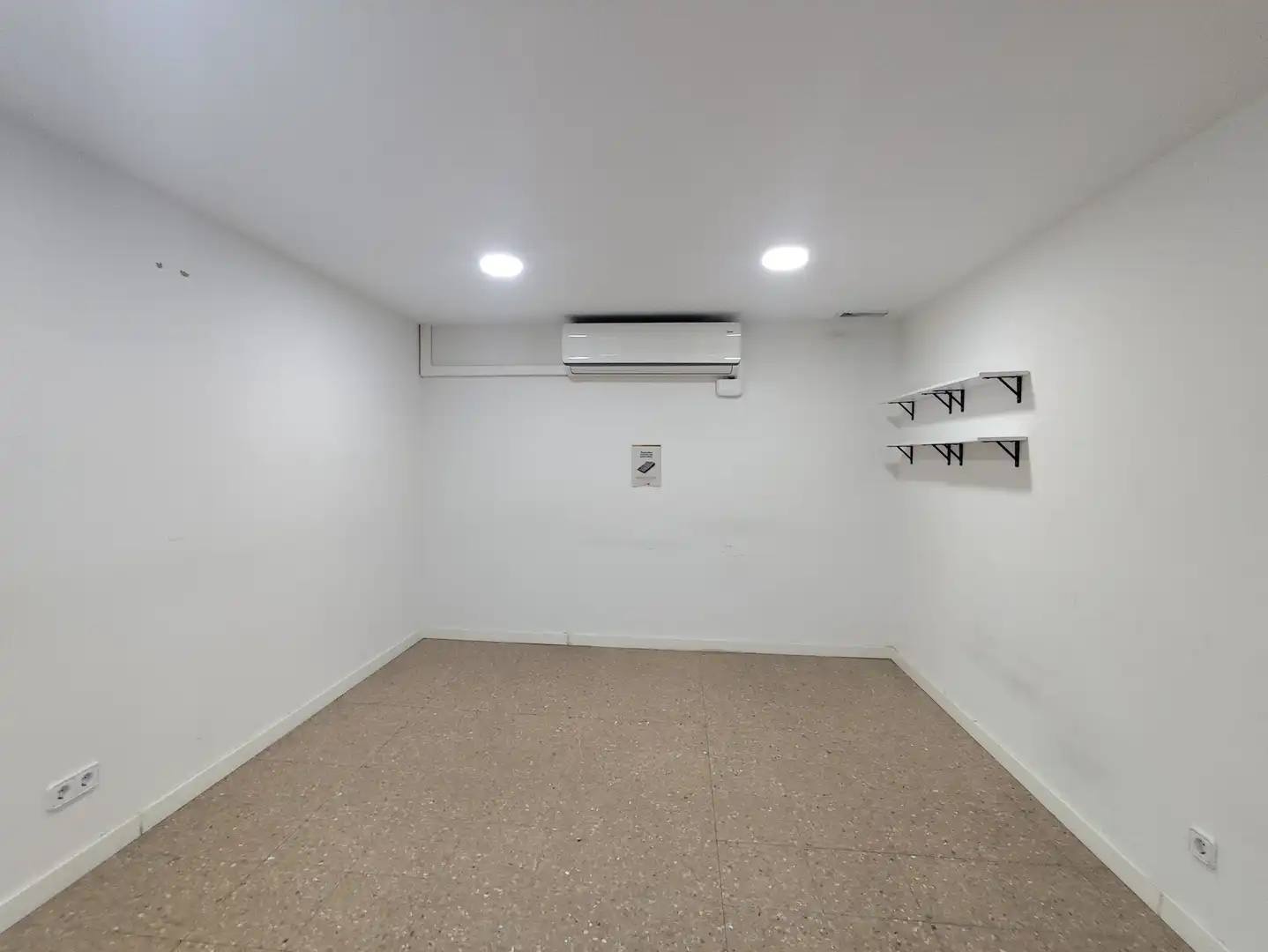 Büro zur Miete in Barcelona mit Klimaanlage und Alarm