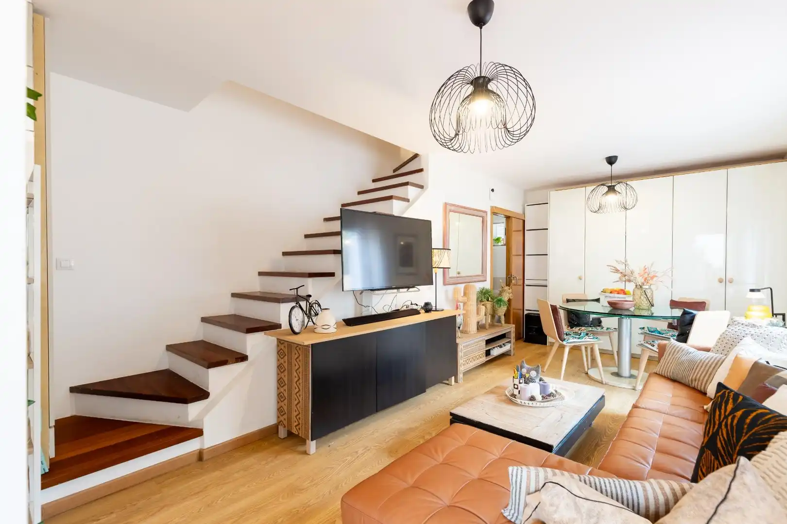 Wohnzimmer von Einfamilien-Reihenhaus zum Verkauf in  Palma de Mallorca mit Klimaanlage, Privatgarten und Parkett